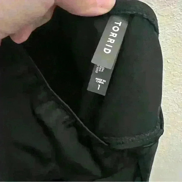 NWT!! TORRID Black asymmetrical skirted one piece bathing suit swimdress, 1X. - Picture 4 of 10